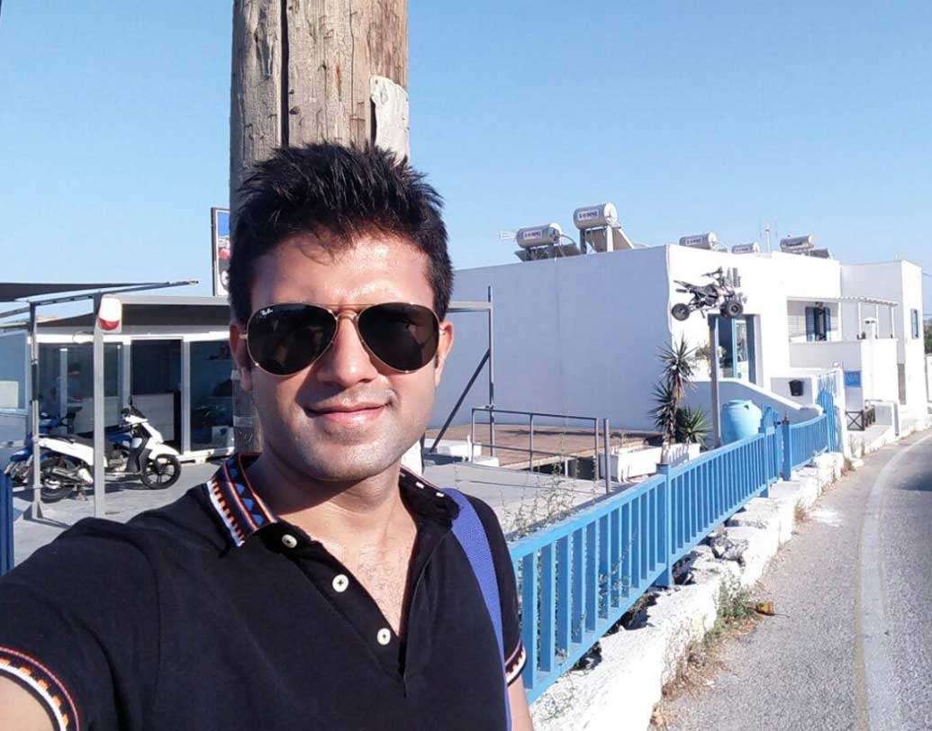 উচ্চশিক্ষার জন্য লন্ডন যান নিখিল। সেখানে ইউনিভার্সিটি অফ ওয়ারউইক থেকে বিএসসি-ম্যানেজমেন্ট করেন। তারপর ফের কলকাতা ফেরেন।