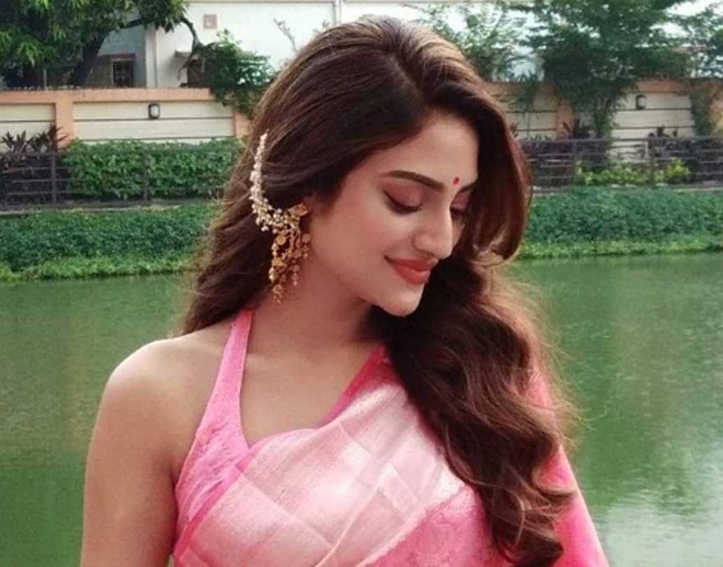 বিয়ে করলে সকলকে জানিয়েই করবেন, যতবারই সম্পর্কের কথা জানতে চাওয়া হয়েছে, এটাই বলেছেন নুসরত।