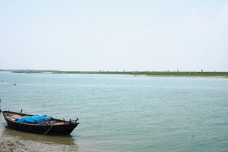  ডুবাইলি রে: ভাঙনের নদী। মালদহের বাঙ্গিটোলায়। ছবি: তথাগত সেন শর্মা