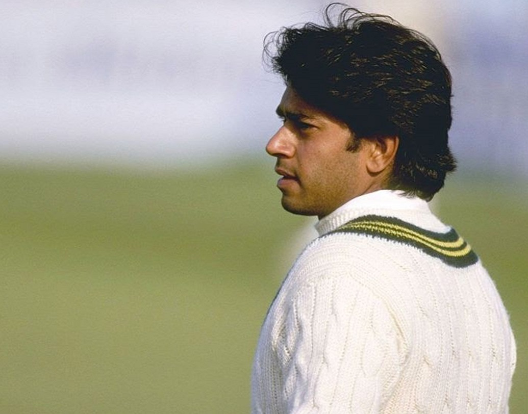 আকিব জাভেদ নিল ফেয়ারব্রাদার্সের গুরুত্বপূর্ণ উইকেটটি তুলে নিয়েছিলেন। নিল সেই সময় ৬২ রানে ব্যাট করেছিলেন। সেটাই ছিল ম্যাচের টার্নিং পয়েন্ট। অবসর নেওয়ার পর পাকিস্তান, আফগানিস্তান, সংযু্ক্ত আরব আমিরশাহির কোচ হন তিনি। লাহৌর ক্যালেন্ডার্সের বোলিং পরামর্শদাতাও তিনি।