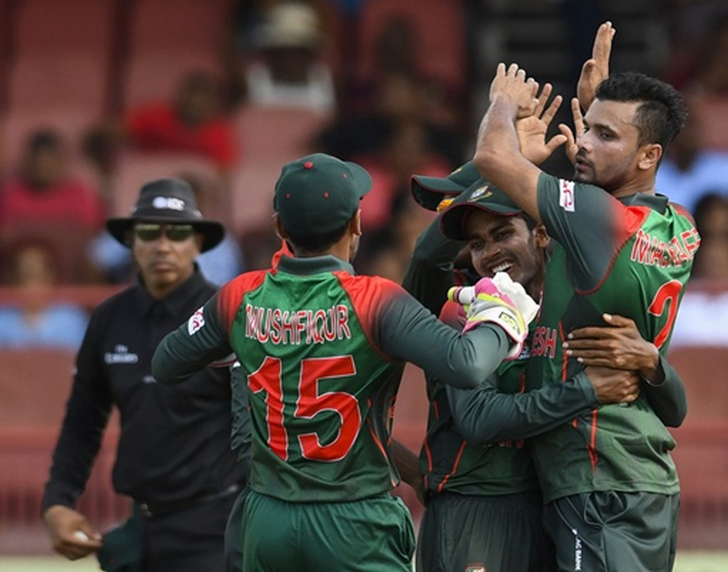 এতগুলো ম্যাচ জিতে বাংলাদেশ টগবগ করে ফুটলেও আসল পরীক্ষা এ বার। প্রতিপক্ষ দক্ষিণ আফ্রিকা। এ ছাড়াও ইংল্যান্ড, নিউজিল্যান্ডের সঙ্গেও পর পর ম্যাচ রয়েছে ‘বাংলার বাঘ’দের। 