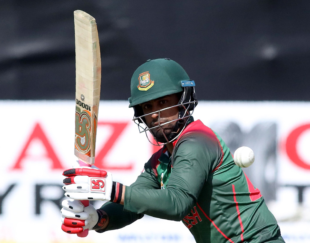 বিগ ম্যাচের আগে বাংলাদেশের প্রধান ব্যাটিং ভরসা তামিম ইকবালকে নিয়ে অনিশ্চয়তা কাটেনি। অনুশীলনের সময় বাঁ হাতের কব্জিতে আঘাত পান বাংলাদেশের ওপেনার।