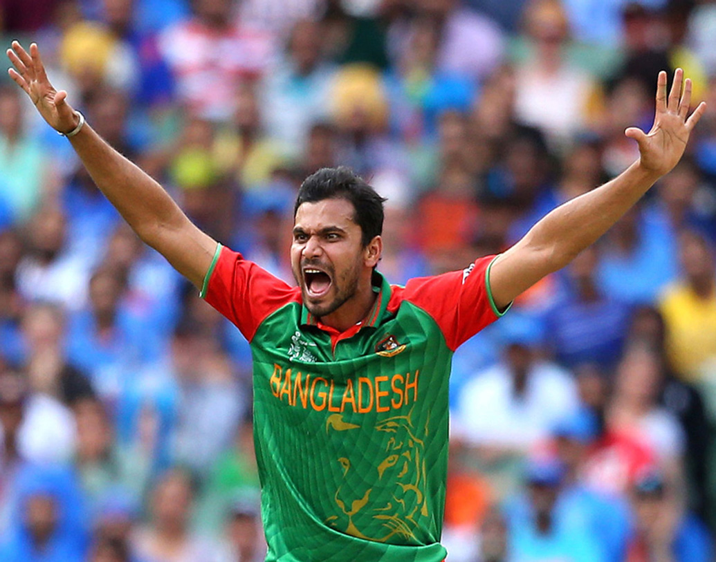 এ দিকে মাহমুদুল্লার শরীরেও একাধিক চোট রয়েছে। দলের ক্যাপ্টেনের ক্ষেত্রেও সমস্যা রয়েছে। মাশরফিও চোট পেয়েছেন।