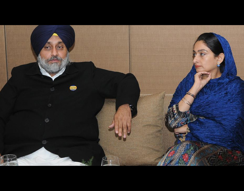 মহারাজা রণজিত সিংহের সেনাবাহিনীর জেনারেল ছিলেন আত্তার সিংহ মাঝিটিয়া। এই আত্তার সিংহেরই বংশধর হরসিমরত কউর বাদল।