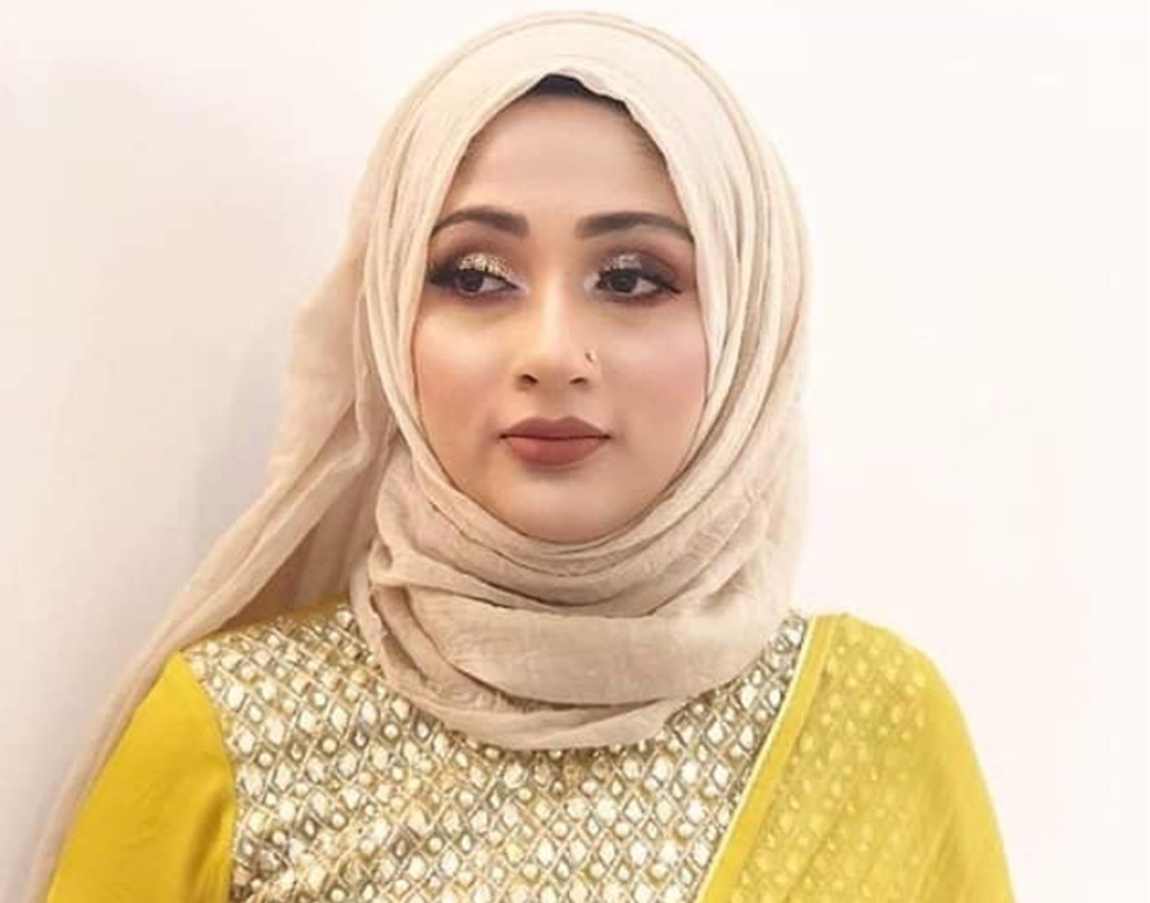 মাত্র ১৫ বছর বয়সে বাংলাদেশের এই ক্রিকেটার প্রেমে পড়েছিলেন আয়েষা সিদ্দিকির। এক বন্ধুর মাধ্যমেই প্রেমের প্রস্তাব দেন।