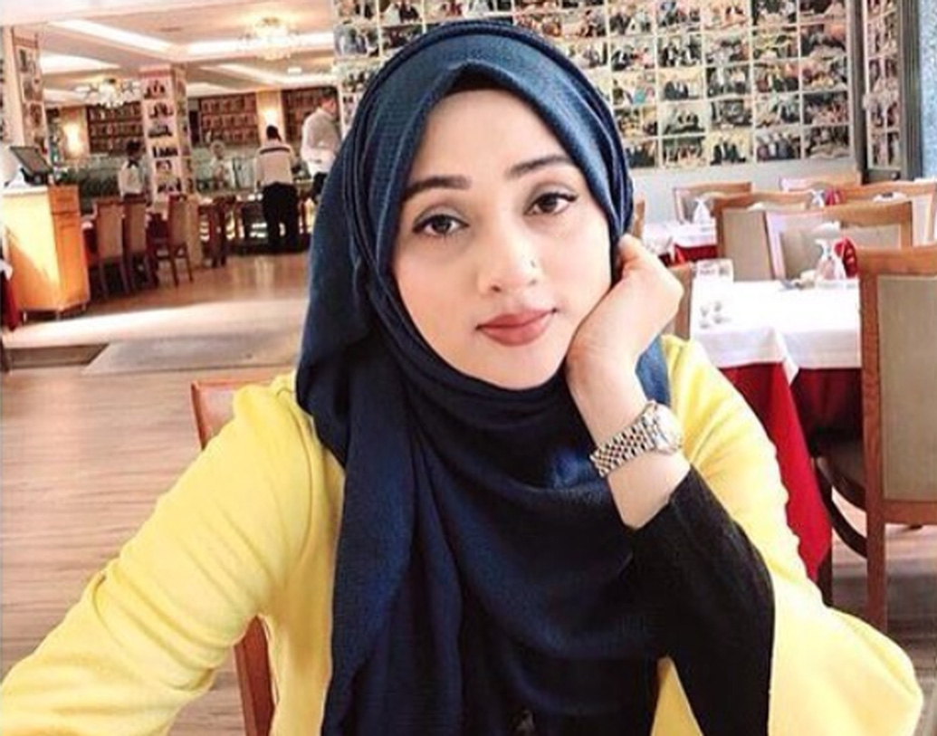 আয়েষা যদিও তামিম ইকবাল নামে ওই ক্রিকেটারকে প্রথমে পাত্তা দেননি। বয়সে ছোট ছিলেন, পরিবারের কেউ যদি কিছু বলে, তাই ফিরিয়ে দিয়েছিলেন তামিমকে।