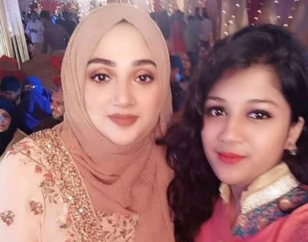 মালয়েশিয়া থেকে পড়াশোনা করেছেন আয়েষা, ১৮ বছর বয়সে দিদির সঙ্গে বাইরে যান পড়তে।