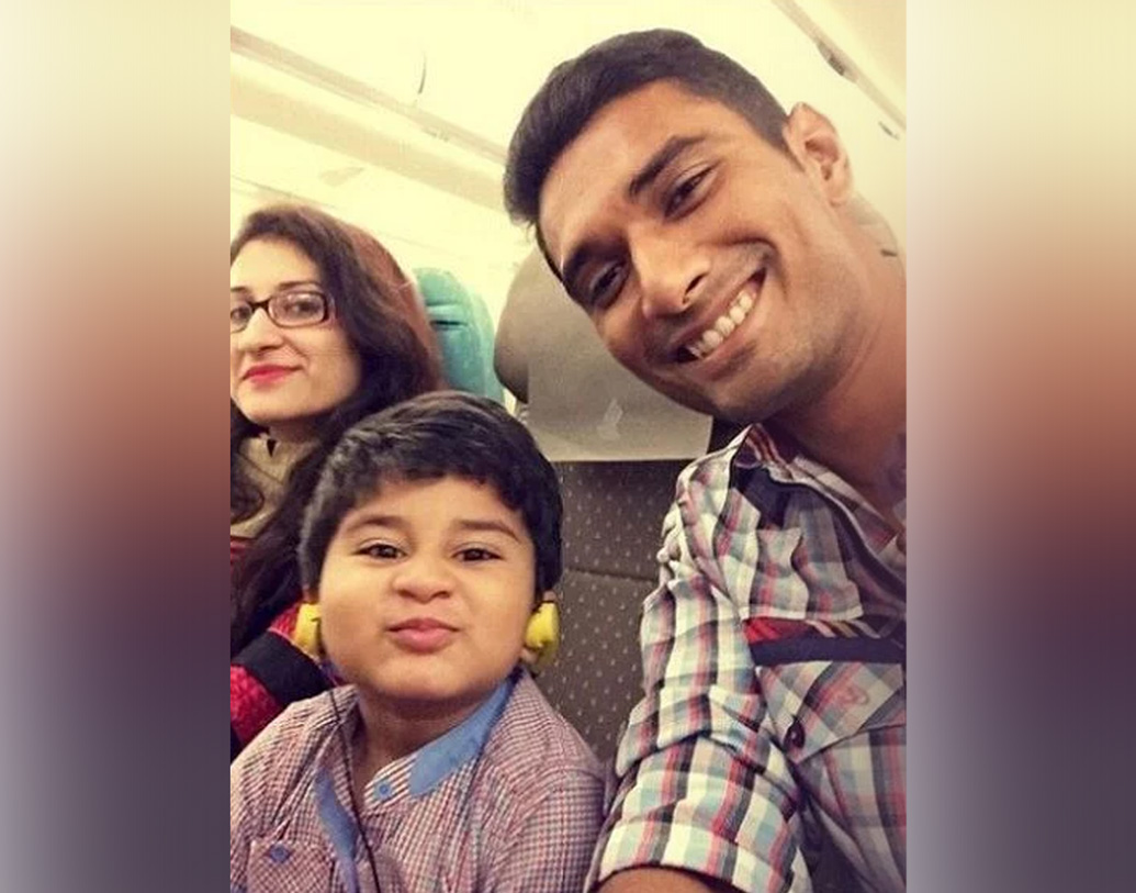 তামিম বলেন, আয়েষার মতো স্ত্রী পেয়ে তিনি সত্যিই ভাগ্যবান। কারণ আয়েষা কিন্তু তামিমকে ভালবেসেই ফুটবলের চেয়ে ক্রিকেটকে বেশি ভালবেসে ফেলেছেন।  