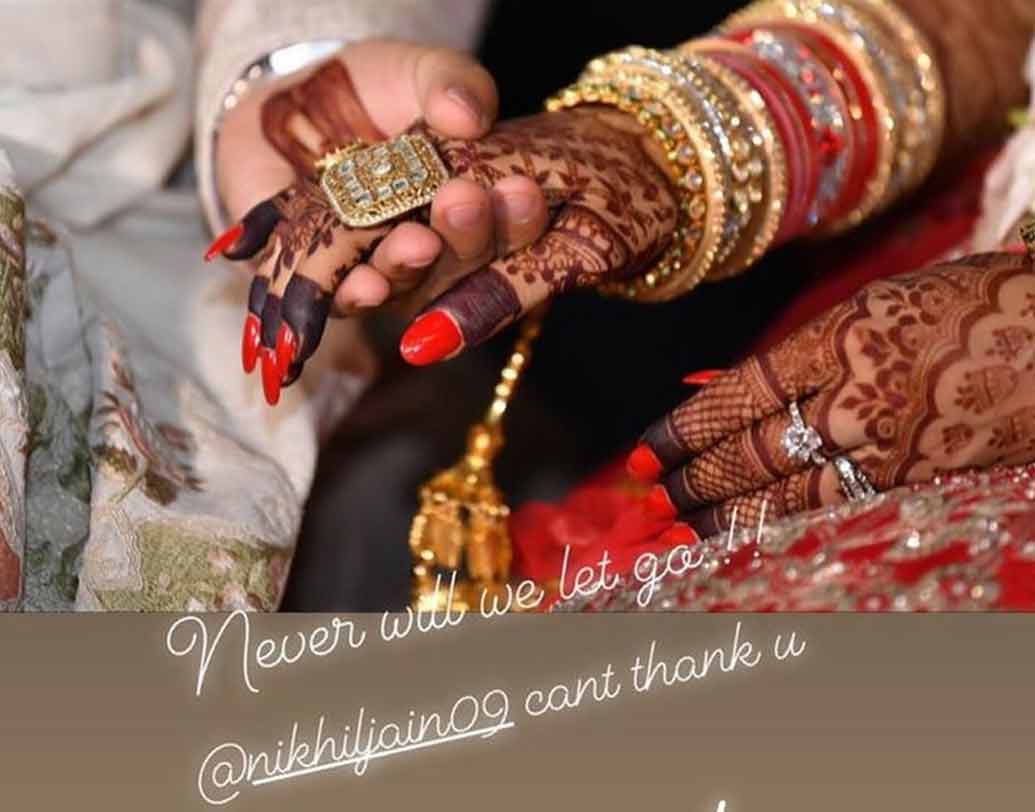 ‘এনজেঅ্যাফেয়ার’। এটাই ছিল নিখিল এবং নুসরতের বিয়ের সোশ্যাল ওয়ালে ব্যবহৃত হ্যাশট্যাগ। মূল অনুষ্ঠানের ডিজাইনেও ব্যবহার হয়েছে এই বিশেষ হ্যাশট্যাগ। আংটি বদলেও ছিল তার ছাপ।