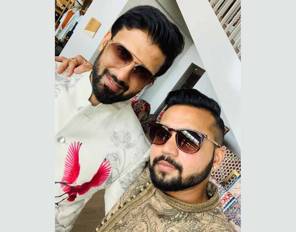 প্রতিটি অনুষ্ঠানেই খাওয়াদাওয়ার বিস্তর আয়োজন ছিল। তবে বিয়ের দিন মেনুতে ছিল স্থানীয় কুইজ়িন এবং ভারতীয় খাবার।