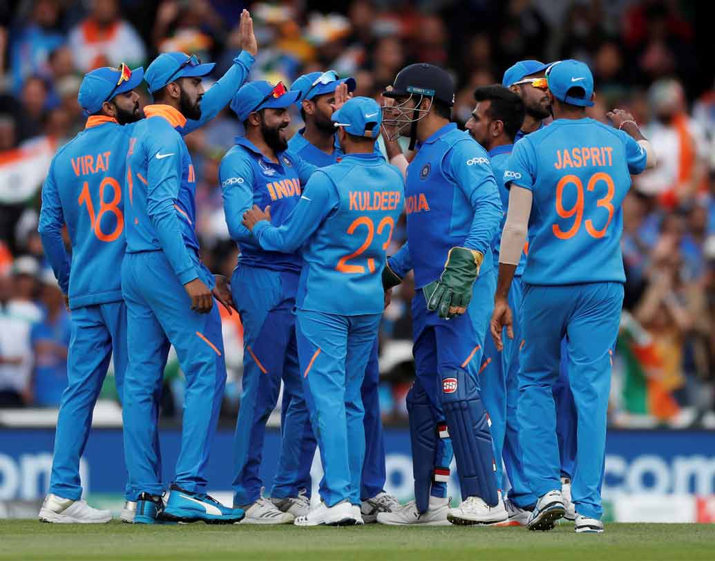 ভারত- ২০১১ সালে ভারতের বিশ্বকাপ জেতার মুহূর্ত এখনও টাটকা। তার মধ্যেই শুরু হয়ে গিয়েছে ২০১৯ ক্রিকেট বিশ্বকাপ। বিশ্বকাপে সব মিলিয়ে ভারত ৭৯টি ম্যাচের ভিতর ৪৯টি ম্যাচ জিতেছে। লর্ডসের ব্যালকনিতে বিরাটরা কি ফের ট্রফি তুলে ধরতে পারবেন? আশায় সমর্থকরা।