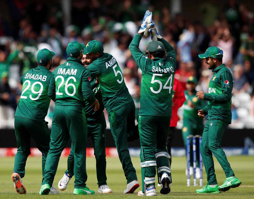 পাকিস্তান- ইমরান খান, ওয়াসিম আক্রমদের আমলে এককালে ২২ গজে দাপিয়ে বেরিয়েছে পাকিস্তান। গোটা বিশ্বকাপে ৭৫টি ম্যাচে মোট ৪১ বার জয়ী হয় পাক বাহিনী। তালিকায় তাঁরা ছ’নম্বরে।