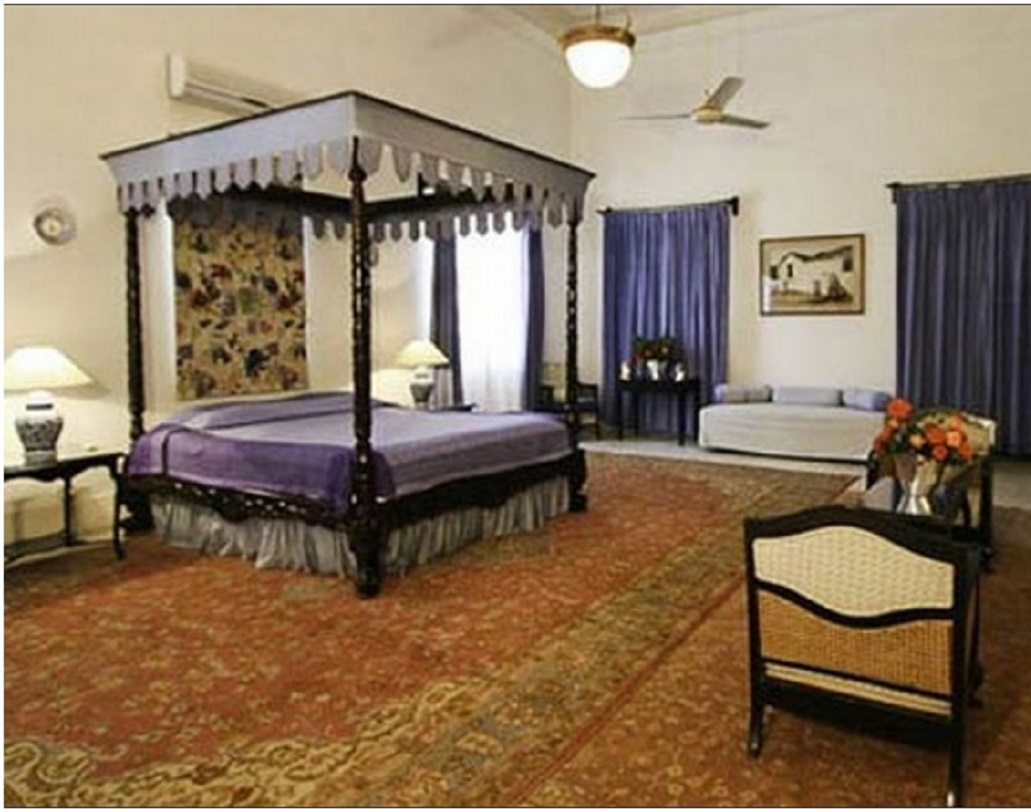 ১০ একর জমির উপর অবস্থিত এই সুবিশাল প্রাসাদে ১৫০ টি ঘর রয়েছে যার মধ্যে সাতটি প্রসাধনী কক্ষ , সাতটি শয়নকক্ষ এবং সাতটি বিলিয়ার্ড খেলার জায়গা।