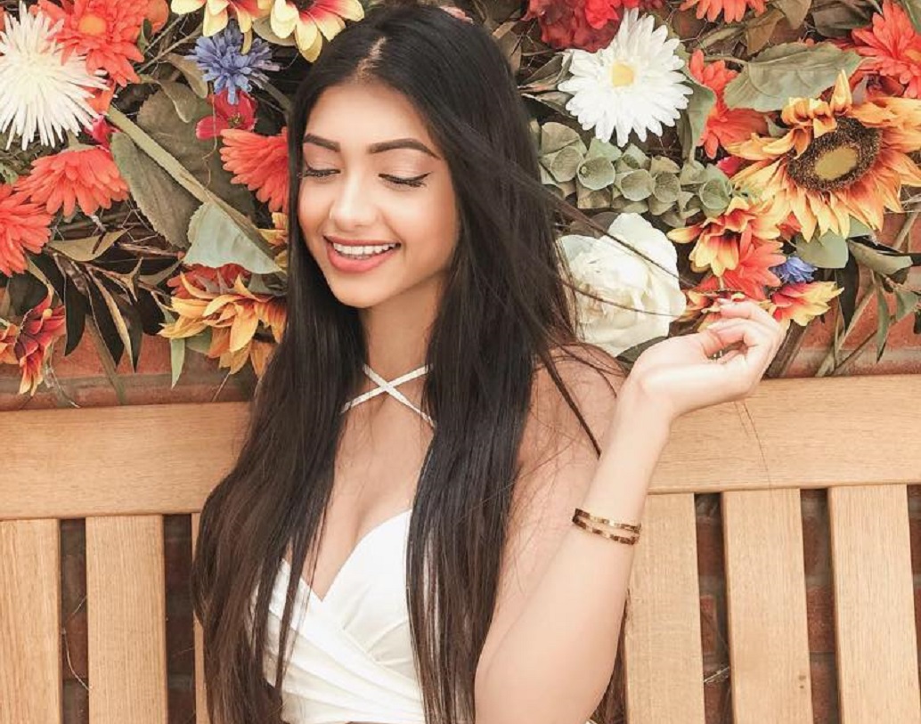 নিজেকে সিঙ্গল বলে দাবি করলেও ফ্যাশন ডিজাইনার মনীষা জয়সিংহ-এর ছেলে জুডি জয়সিংহ-এর সঙ্গে তাঁর প্রেমের সম্পর্ক রয়েছে বলে শোনা যায়।