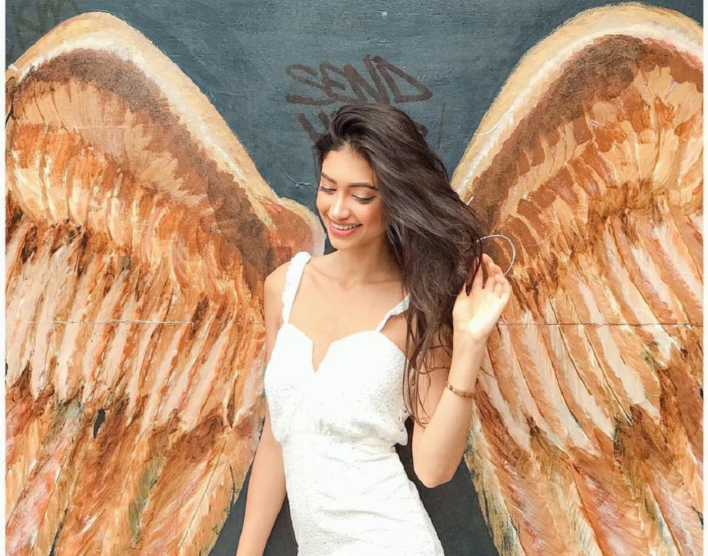 বোনের মতো কি তাঁরও বলি ডেবিউ হচ্ছে শীঘ্রই? এ বিষয়ে আলান্যা নিজে কিছু না জানালেও তরুণীর ঘনিষ্ঠ মহল বলছে, আপাতত মডেলিংকেই পেশা হিসাবেল দেখতে চাইছেন তিনি।