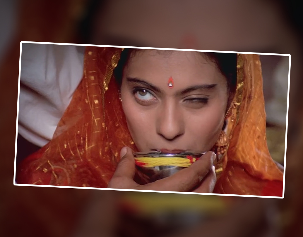 করবা চৌথের দিন। রাজের হাত থেকেই প্রথম খাবার খাবে সিমরন। মনে মনে সেই প্ল্যান করে রেখেছে। যখন সবার সামনে অসুস্থ হওয়ার নাটক করে রাজের হাত থেকে খাবার খেয়ে সেই ইঙ্গিত করলেন, চার দিকে দাঁড়িয়ে থাকা আর কারও চোখে পড়ল না ঘটনাটা?