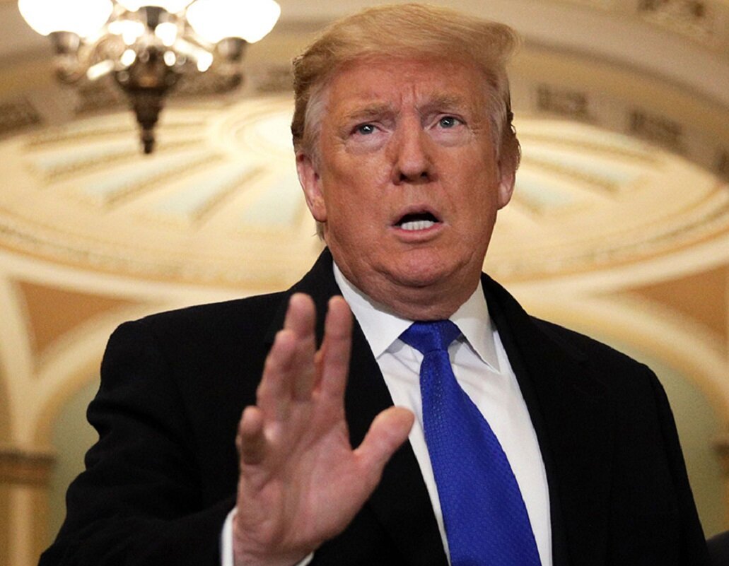 কিন্তু ১৯৮৬তে ক্রসবির মৃত্যু হয়। ফলে হোটেলটি বানানোর দায়িত্ব হাতবদলে আসে তৎকালীন নামজাদা ব্যবসায়ী ডোনাল্ড ট্রাম্পের কাছে। পুরো মালিকানা যদিও তাঁর ছিল না। ওই প্রজেক্টের আরও কয়েক জন শেয়ার হোল্ডার ছিলেন।