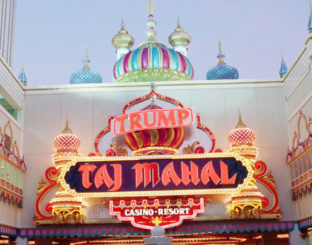 ‘তাজমহল’ রিসর্টটি গড়ে উঠেছিল প্রায় ১ লাখ ২০ হাজার বর্গফুট জায়গার উপরে।