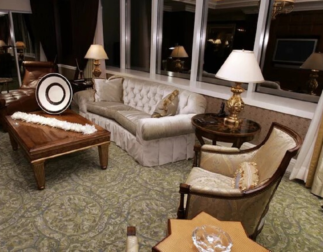 রিসর্টে ২ হাজারেরও বেশি শোওয়ার ঘর ছিল। ছিল মাস্টার বেডরুমের মতো বিলাসবহুল সুইট।