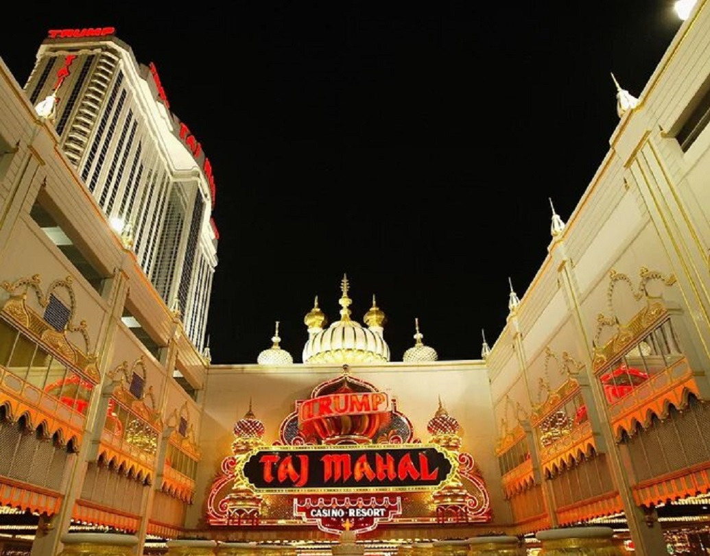 প্রায় ৩ হাজারেরও বেশি কর্মী কাজ করতেন এই রিসর্টে। প্রত্যেকের জীবন বিমা এবং পেনশনের ব্যবস্থা ছিল।