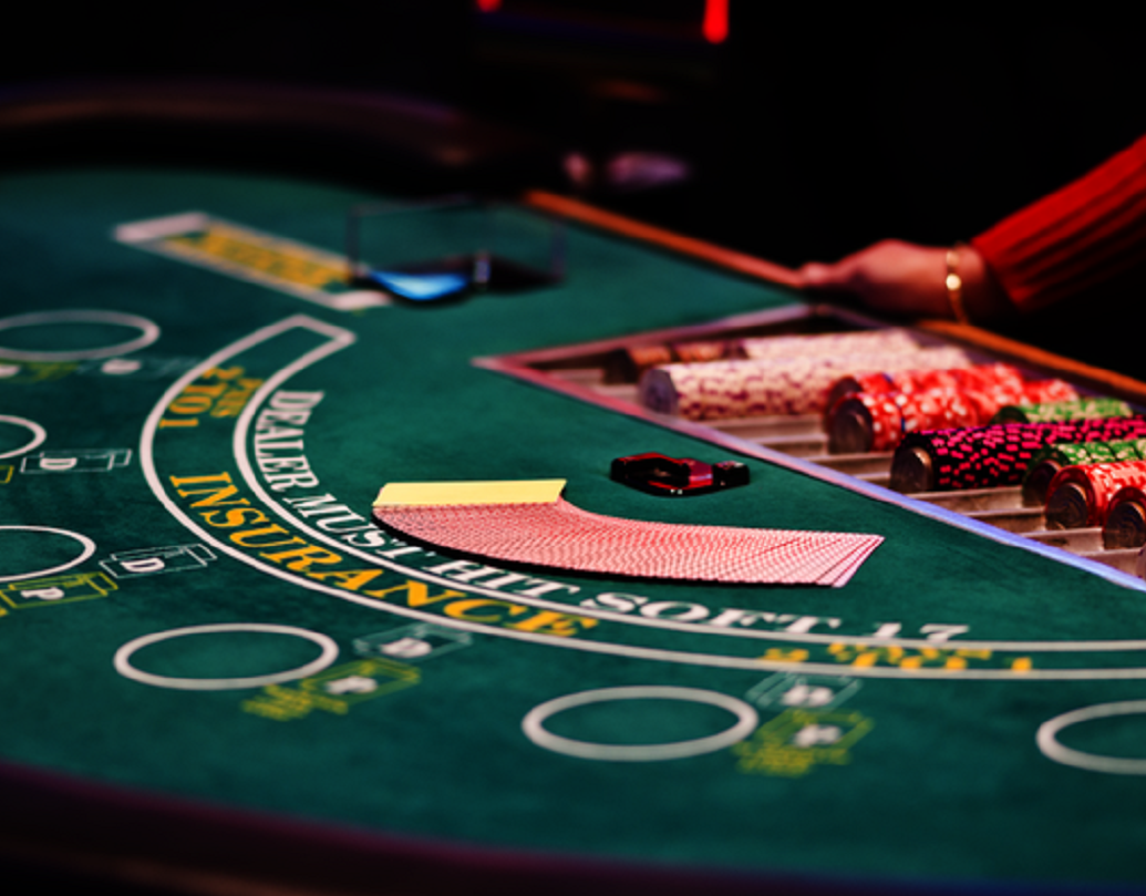 এই রিসর্টের প্রধান আকর্ষণ ছিল রয়্যাল ক্যাসিনো।