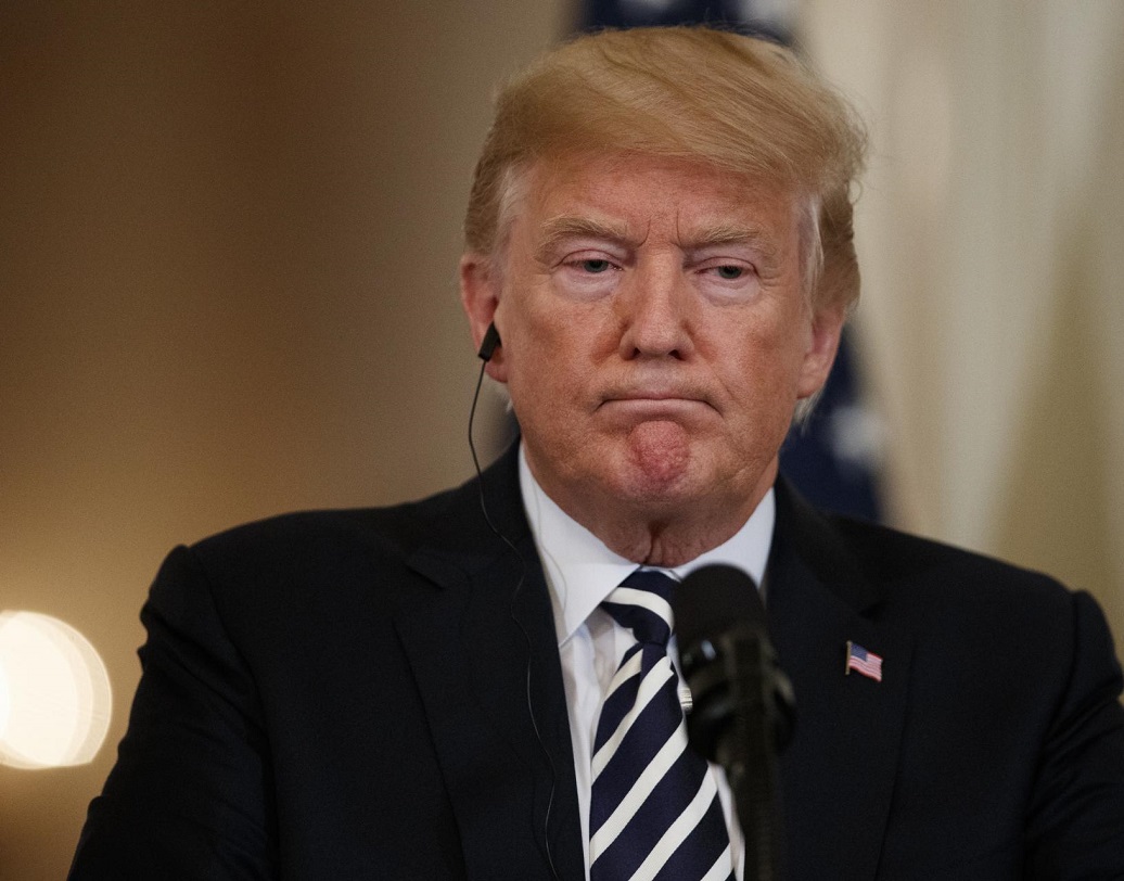 এ সবের মাঝেই রিসর্টটি নিয়ে শুরু হয় বিতর্ক। ১৯৯০ থেকে ২০১৬— বার বার আর্থিক কেলেঙ্কারির অভিযোগ ওঠে এই রিসর্টে। ফলে মাঝে মাঝেই রিসর্টে ধর্মঘট করতেন কর্মীরা। চলত কর্মবিরতি।