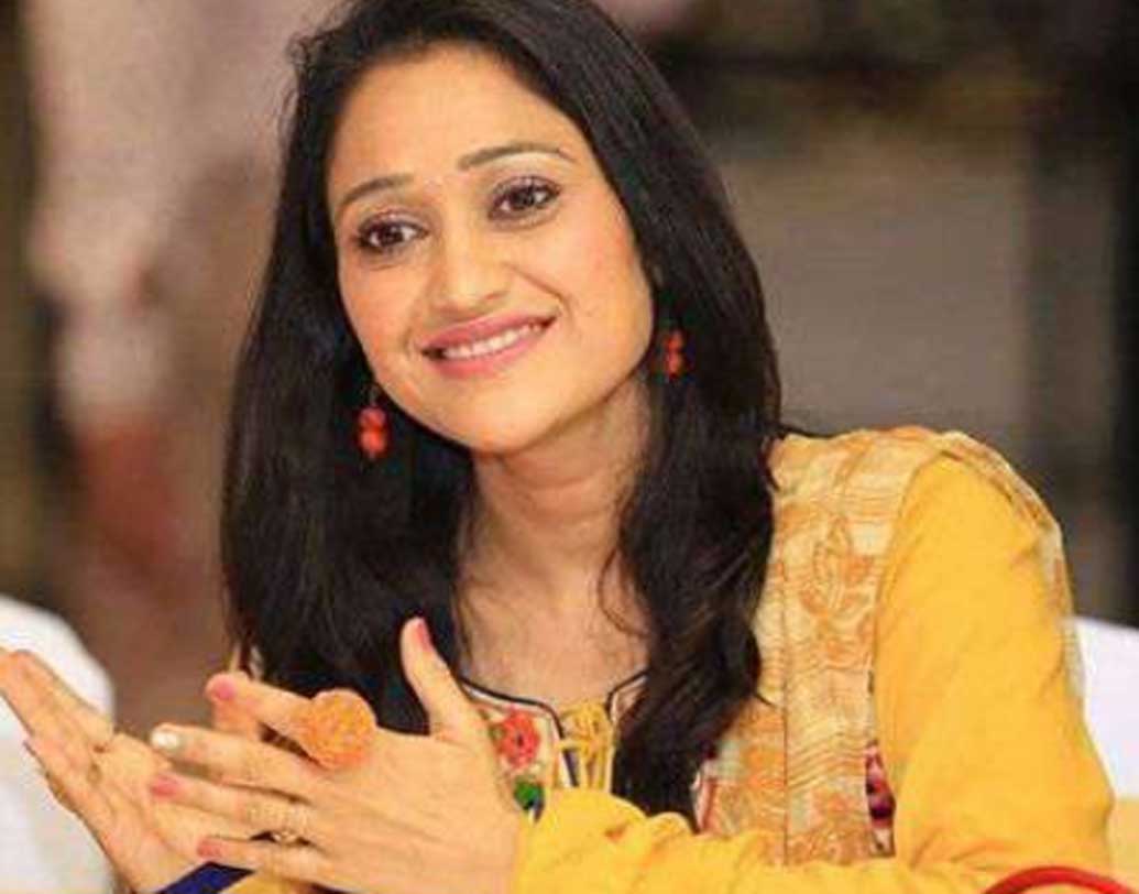 কিন্তু তার পর থেকে ‘তারক মেহতা কা উল্টা চশমা’য় আর ফিরে আসেননি দিশা। বহু বার তাঁর ফেরা নিয়ে জল্পনা হয়েছে। কিন্তু সম্ভবত প্রযোজকের সঙ্গে কিছু সমস্যার কারণে এই শো থেকে সরে দাঁড়িয়েছেন দিশা।