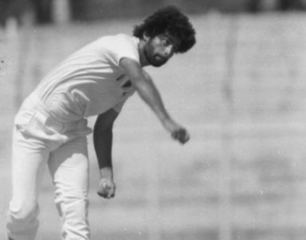 চেতন শর্মা (১৯৮৭): বিশ্বকাপের ইতিহাসে প্রথম হ্যাটট্রিক করেন ভারতের চেতন শর্মা। নিউজিল্যান্ডের বিরুদ্ধে সেই ম্যাচে পর পর তিন বলে তুলে নেন কেন রাদারফোর্ড, স্মিথ এবং চ্যাটফিল্ডের উইকেট। সুনীল গাওস্করের সঙ্গে যৌথ ভাবে ম্যান অব দ্য ম্যাচও হন তিনি।