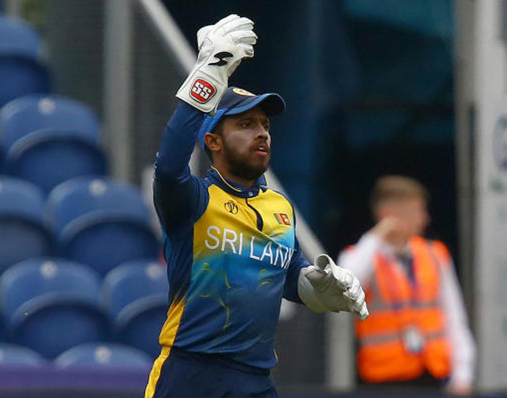 জেপি ডুমিনি (২০১৫): গত বিশ্বকাপে সিডনির কোয়ার্টার ফাইনালে শ্রীলঙ্কার বিরুদ্ধে হ্যাটট্রিক করেন দক্ষিণ আফ্রিকার এই স্পিনার অলরাউন্ডার। ৩৩তম ওভারের শেষ বলে ম্যাথিউজ এবং ৩৫তম ওভারের প্রথম দুই বলে কুলশেখরা এবং থারিন্দু কৌশলকে আউট করে হ্যাটট্রিক পূর্ণ করেন তিনি। ন’উইকেটে শ্রীলঙ্কাকে উড়িয়ে ম্যাচ জেতে প্রোটিয়ারা।