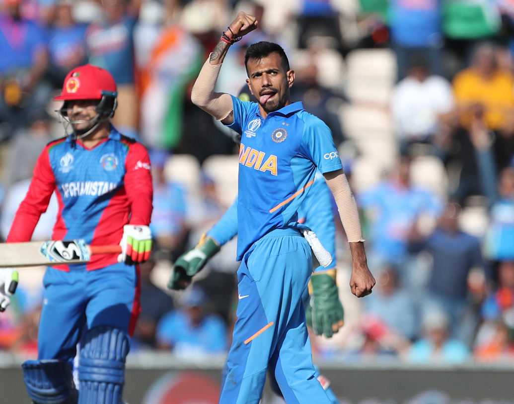 কুল-চা জুটি ব্যর্থ: শুধুমাত্র ইকনমিক্যাল বোলিং যে যথেষ্ট নয়, এ কথা বুঝতে হবে কুলদীপ যাদব এবং যুজবেন্দ্র চহালকে। গতকাল সময়মতো উইকেট নেওয়ার প্রয়োজন ছিল। সে ক্ষেত্রে ভারতের এই দুই স্পিনারই ব্যর্থ হয়েছেন। চাহাল তাও দু’টি উইকেট পেয়েছেন, কিন্তু নিরাশ করেছেন কুলদীপ।