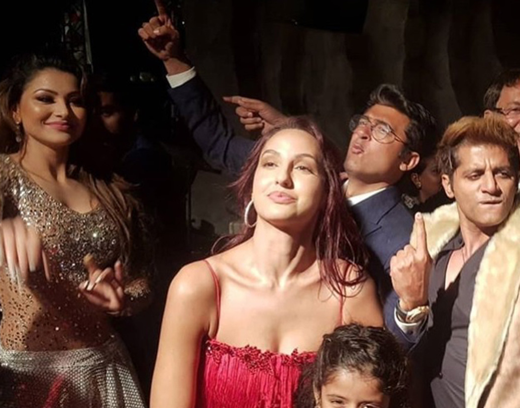 আদতে উত্তরপ্রদেশের সাহরানপুরের বাসিন্দা এই গুপ্ত পরিবার। ১৯৯৩ সালে তাঁরা দক্ষিণ আফ্রিকা চলে যান। সেখানে সাহারা কম্পিউটার্সের প্রতিষ্ঠা করেন। ‘দ্য নিউ এজ’ নামে একটি সংবাদপত্রও তাঁদের মালিকানাধীন।