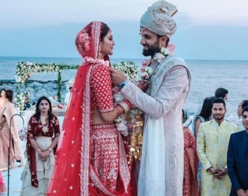 ‘এনজেঅ্যাফেয়ার’। নিখিল এবং নুসরতের বিয়ের সোশ্যাল ওয়ালে ব্যবহৃত হ্যাশট্যাগ ছিল এটাই।