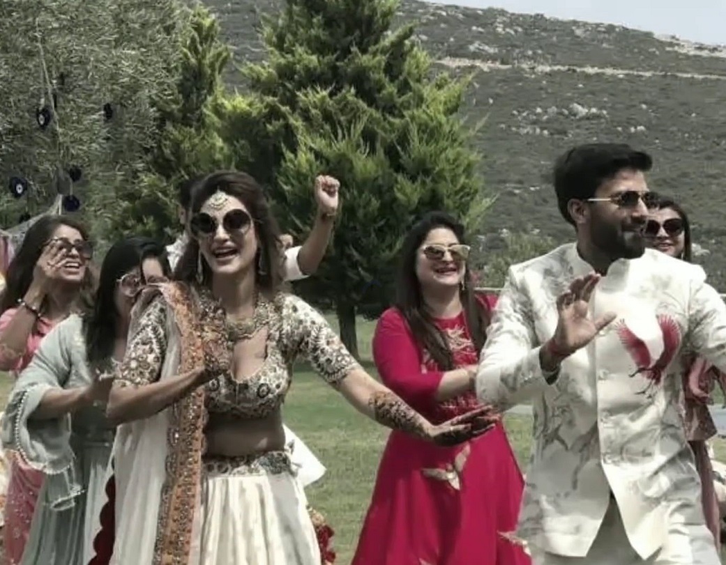 খাওয়া দাওয়ার আয়োজনও ছিল বিস্তর। ভারতীয় কুইজিনের পাশাপাশি স্থানীয় খাবারেরও ব্যবস্থা ছিল।