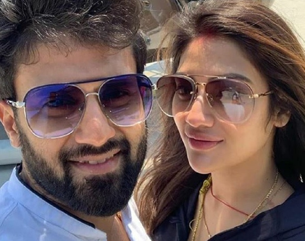 নায়িকার ঘনিষ্ঠ মহল সূত্রে শোনা যাচ্ছে, দেশে ফিরে ২৫ জুনের পরে আইনি মতে বিয়ে সারবেন নুসরত-নিখিল।