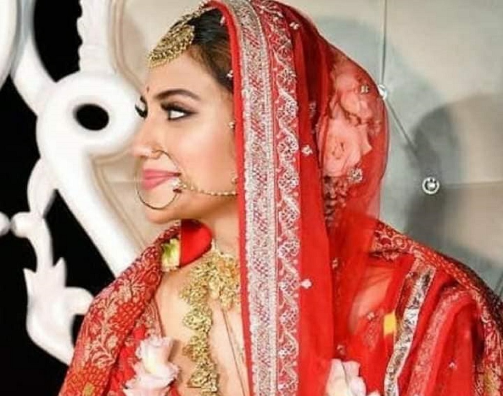 দেশে ফেরার পর টলিউডের বাকি অভিনেতা, বন্ধু বান্ধব ও রাজনৈতিক সহকর্মীদের নিয়ে রিসেপশনের প্ল্যানে আছেন নব দম্পতি।