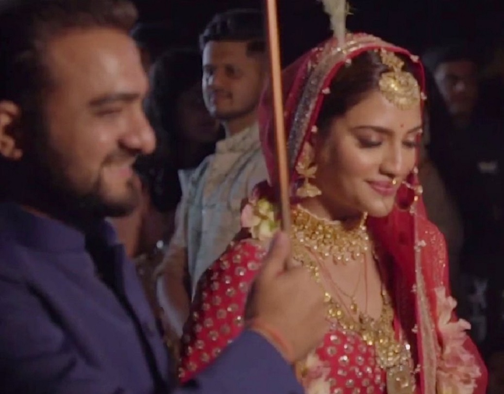 বলিউডে ডেস্টিনেশন ওয়েডিং-এর চল আগে থেকেই ছিল। কিন্তু টলিউডে সম্ভবত নুসরত-নিখিলই প্রথম শুরু করলেন এই চল।