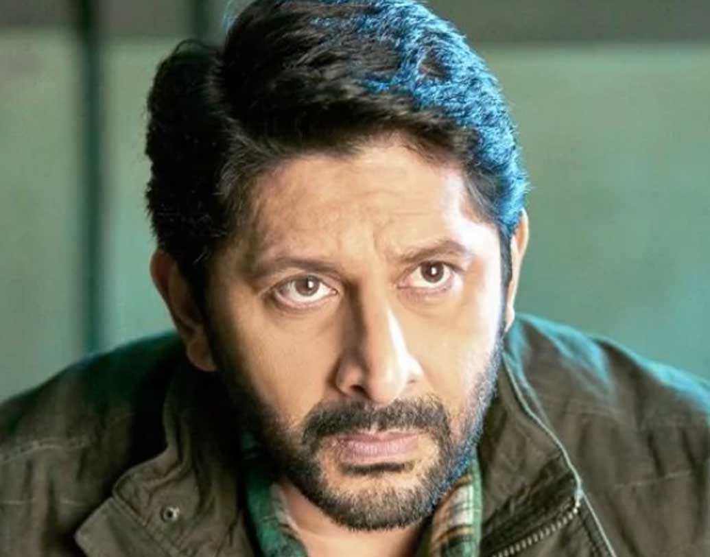 ১৯৬৮-এর ১৯ এপ্রিল মুম্বইতে আরশাদের জন্ম। ১৪ বছরের মধ্যেই বাবা-মা দু’জনকেই হারান। নাসিকের স্কুলের পড়ুয়া তাই ক্লাস টেনের পর আর পড়াশোনা চালিয়ে যেতে পারেননি।