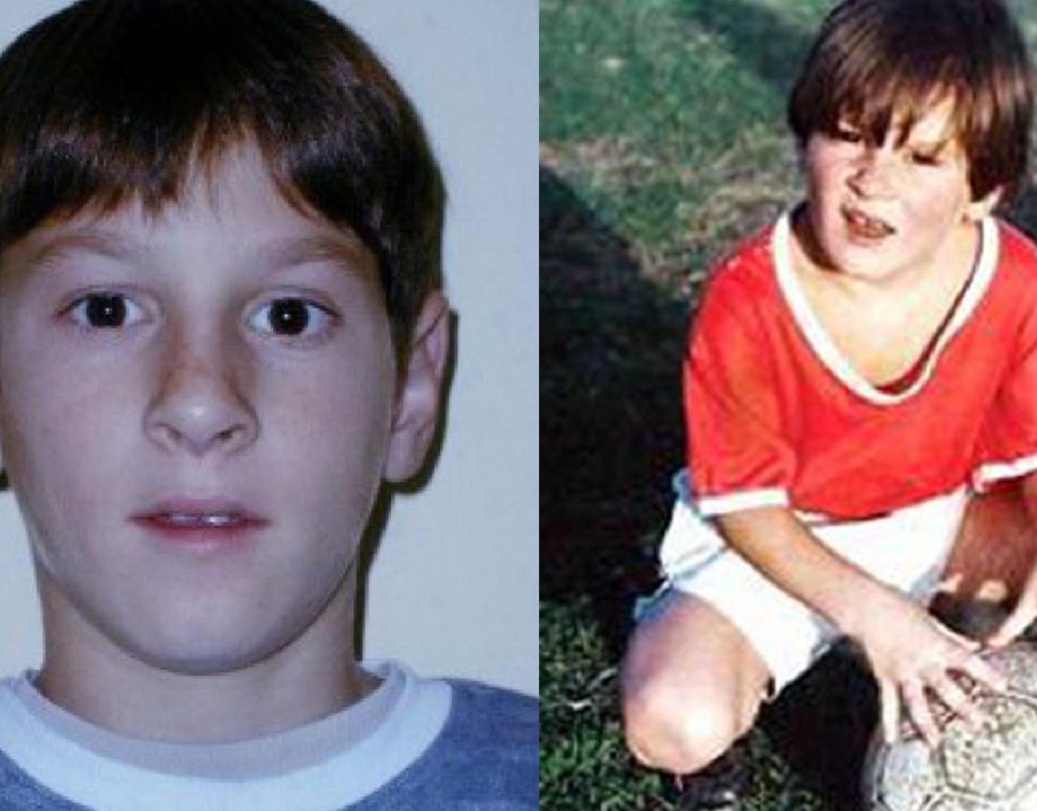 নিম্ন মধ্যবিত্ত পরিবারে জন্ম নেওয়া মেসির বাবা জর্জ ছিলেন পেশায় একজন স্টিল কারখানার শ্রমিক। পাশাপাশি স্থানীয় ফুটবল টিমের কোচও ছিলেন তিনি। লিও-র ফুটবলের প্রতি অনুরাগের অন্যতম কারণ ছিলেন তাঁর বাবা।