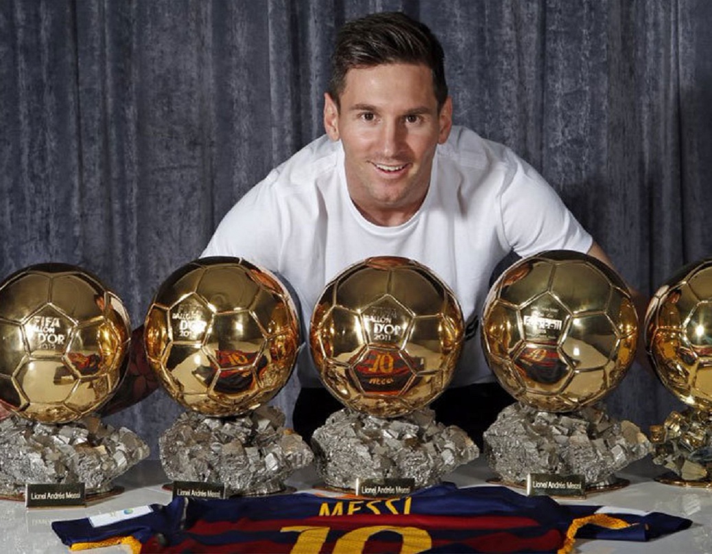 সর্বকালের অন্যতম শ্রেষ্ঠ এই ফুটবলারের ঝুলিতে রয়েছে পাঁচ টি ব্যালন ডি ওর। গোল্ডেন বুট জিতেছেন ছয়টা।