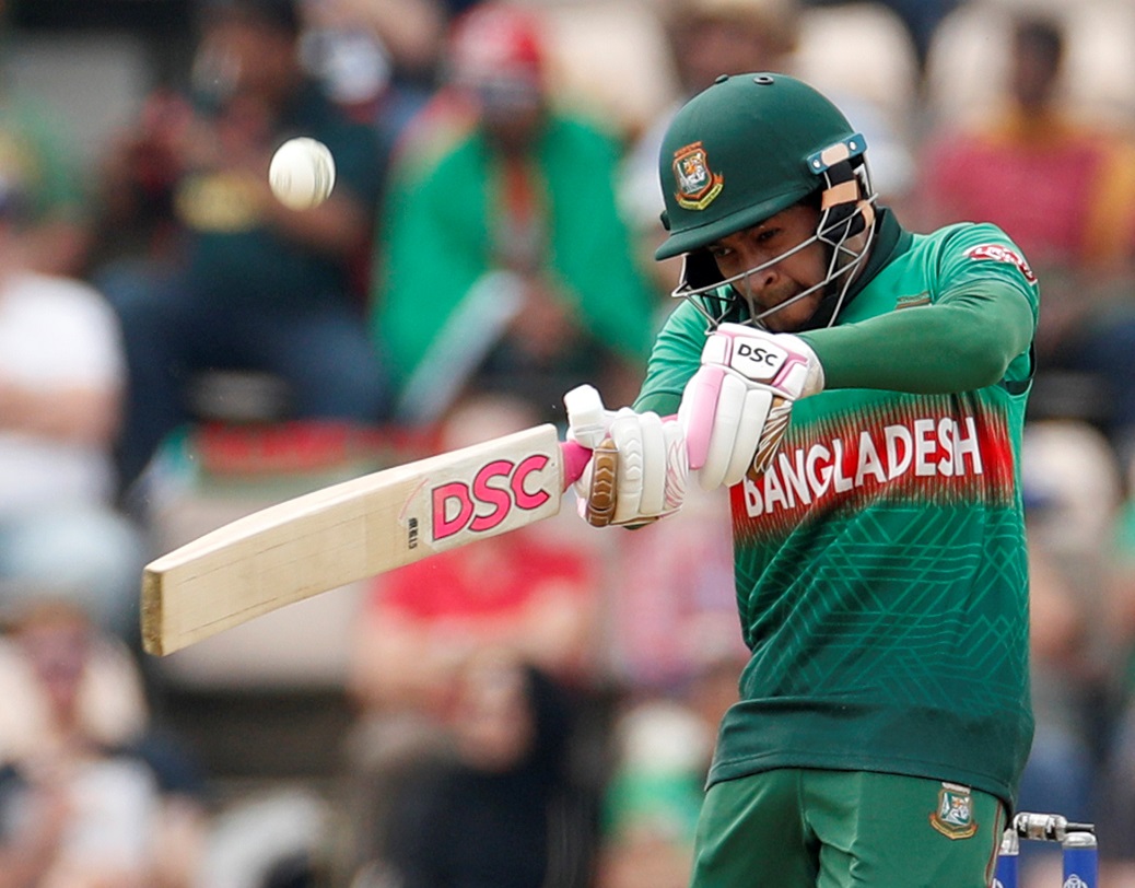 মুশফিকুর রহিমের মতো উইকেটকিপার-ব্যাটসম্যান যে কোনও দলের সম্পদ। গুরুত্বপূর্ণ ৮৩ রানের (৮৭ বলে) ইনিংস খেলে তিনি বাংলাদেশের রানকে দাঁড় করিয়ে দেন শক্ত ভিতের ওপর।