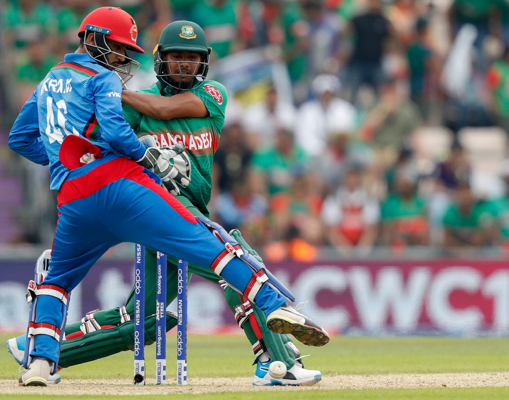 লোয়ার মিডল অর্ডারে মাহামাদুল্লাহ ও মসাদ্দেক হোসেইন-এর ইনিংস বাংলাদেশকে পার করে দেয় ২৫০ রানের গণ্ডি। বিশেষত হোসেইনের ২৪ বলে ৩৫ রানের ঝোড়ো ইনিংস বাংলাদেশের মনোবল বাড়াতে বড় ভুমিকা নেয়।