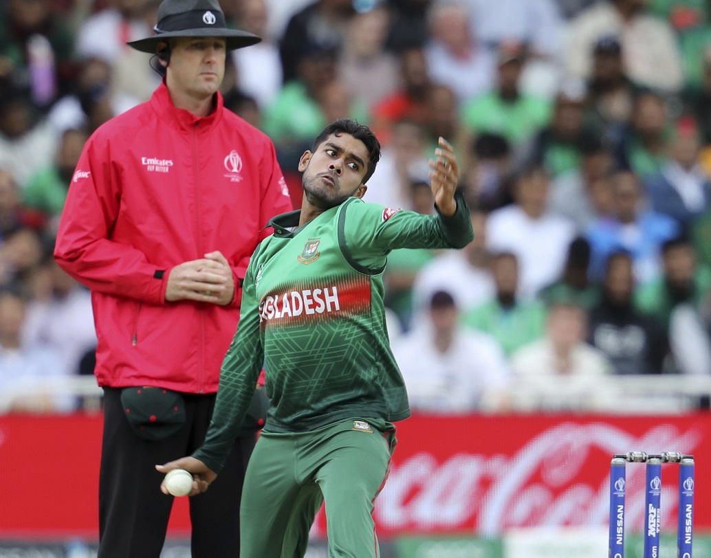 বাংলাদেশি স্পিনার মেহেদি হাসানের কৃপণ বোলিং আটকে রাখে আফগানদের রানের গতি। যা চাপ সৃষ্টি করে আফগান ব্যাটিং-এ।