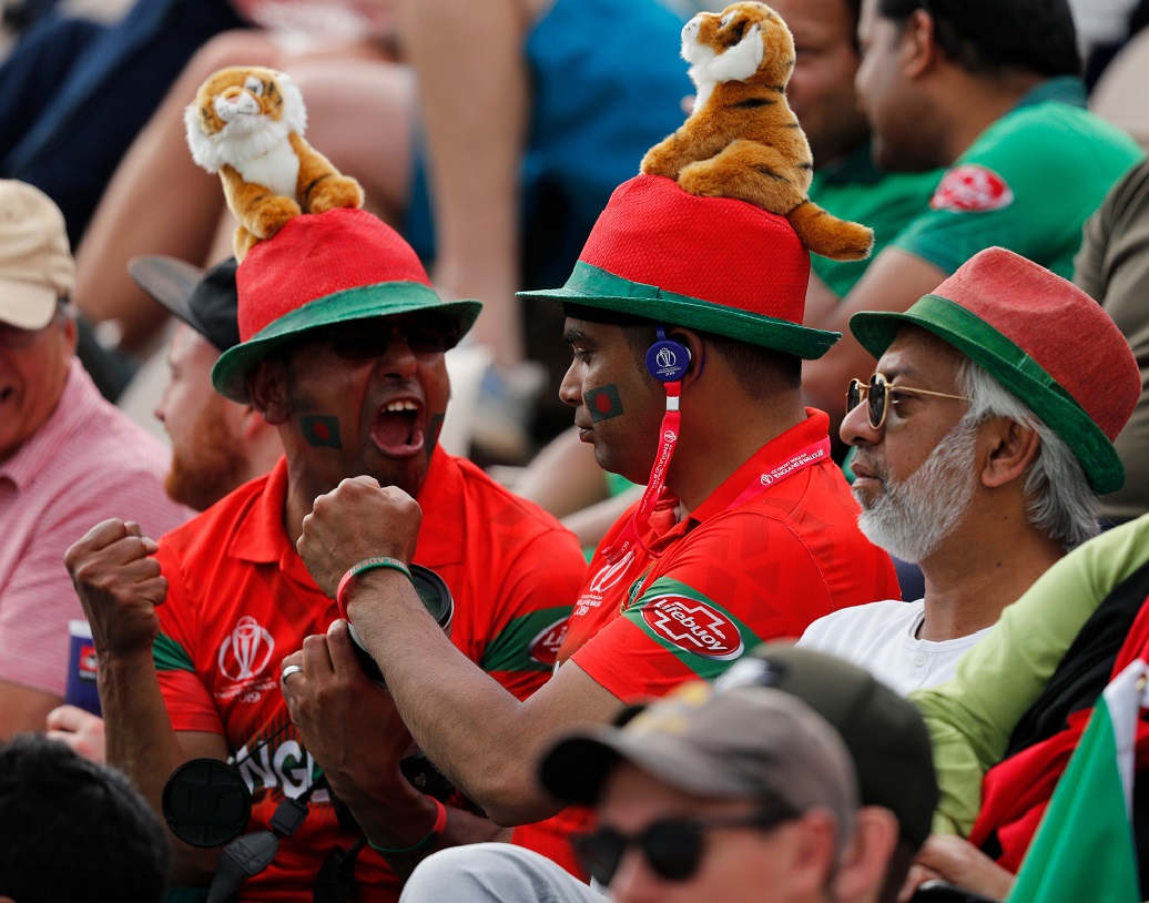 এই জয়ের পরে কি বাংলাদেশ নিজেদের নিয়ে যেতে পারবে সেমিফাইনালে? সেই অপেক্ষায় এখন বাংলাদেশি সমর্থকরা।