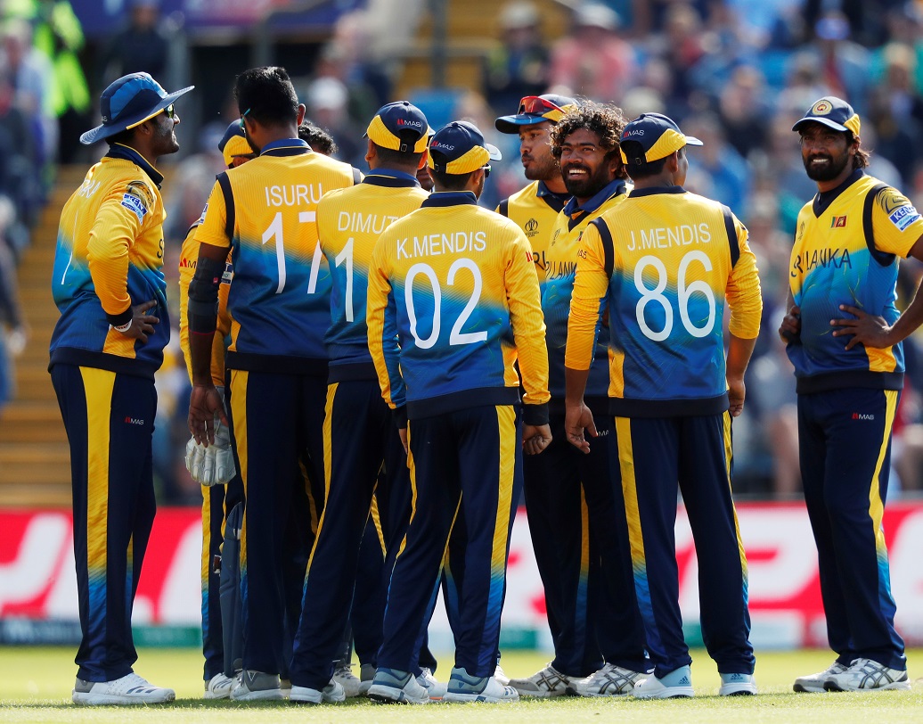 অনভিজ্ঞ শ্রীলঙ্কা দলের প্রধান ভরসা তাঁদের পুরোনো সৈনিক লাসিথ মালিঙ্গা। তাঁর অভিজ্ঞতায় ভর করে শক্তিশালী ইংল্যান্ডকে হারিয়ে তারা উঠে এসেছে লিগ টেবিলের ছ’নম্বরে। ভারত, দক্ষিণ আফ্রিকা ও ওয়েস্ট ইন্ডিজের বিরুদ্ধে বাকি তিন ম্যাচে আবার অঘটন ঘটিয়ে তাঁরা সেমিফাইনালে যেতে পারে কিনা সেটাই এখন দেখার।