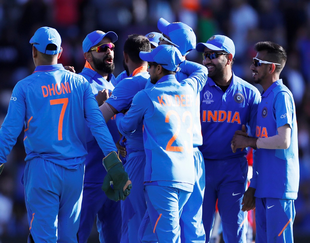 এবারের বিশ্বকাপের সেরা দল ভারত। এমনটাই বলছেন বিশেষজ্ঞরা। ব্যাটিং, বোলিং ও ফিল্ডিং সব বিভাগেই রয়েছেন একাধিক ভাল ক্রিকেটার। লিগ টেবিলের এখন যা পরিস্থিতি, তাতে ভারতের সেমিফাইনালে যাওয়ার জন্য দরকার দু'টি জয়। ওয়েস্ট ইন্ডিজ, শ্রীলঙ্কা ও বাংলাদেশের বিরুদ্ধে ম্যাচ বাকি বিরাটদের। ক্রিকেট অনিশ্চয়তার খেলা। যদি বাকি ম্যাচে ভারত মুখ থুবড়ে পরে তাহলে তাকিয়ে থাকতে হবে বাংলাদেশ, শ্রীলঙ্কা ও পাকিস্তানের দিকে।