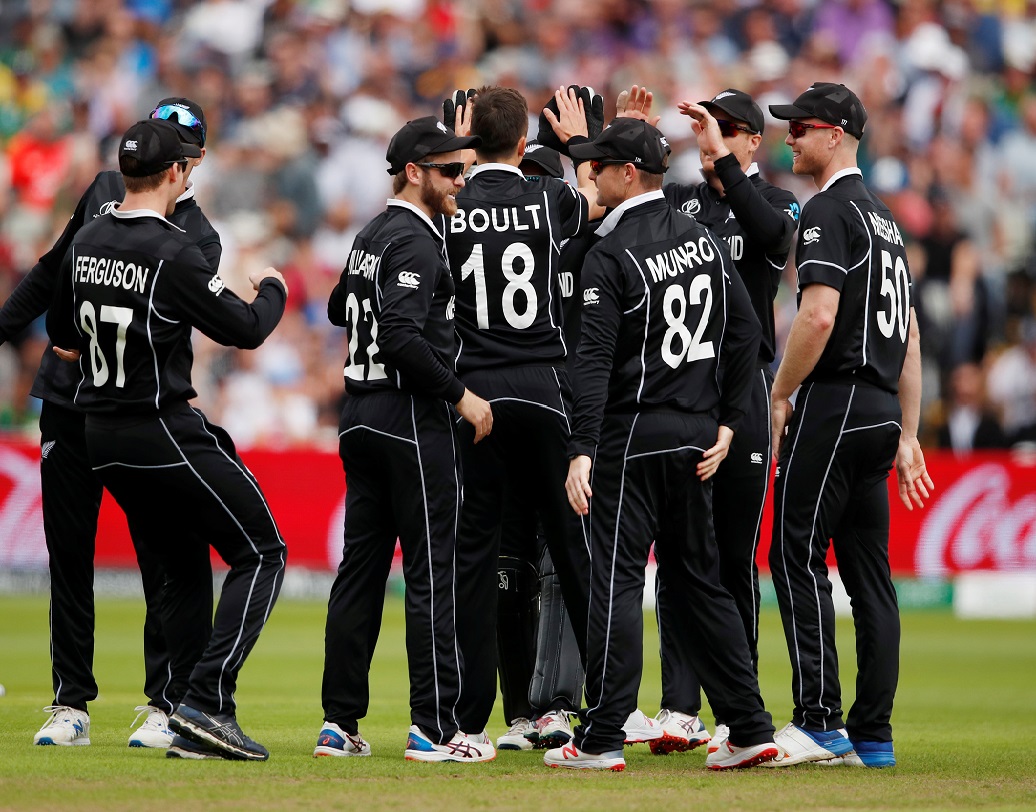 প্রতি বিশ্বকাপেই শুরুটা ভাল করে নিউজিল্যান্ড। কিন্তু শেষটা ভাল হয় না। এ বারের বিশ্বকাপেও দুর্দান্ত শুরু করেছে কিউয়ি বাহিনী। ছ’টি ম্যাচে ১১ পয়েন্ট নিয়ে লিগ শীর্ষে আপাতত তারাই। আর একটি ম্যাচ জিতলেই বিশ্বকাপ সেমিফাইনালের টিকিট জোগাড় করে ফেলবেন কেন উইলিয়ামসনরা। পাকিস্তান, অস্ট্রেলিয়া ও ইংল্যান্ডের বিরুদ্ধে বাকি রয়েছে তিন ম্যাচ।