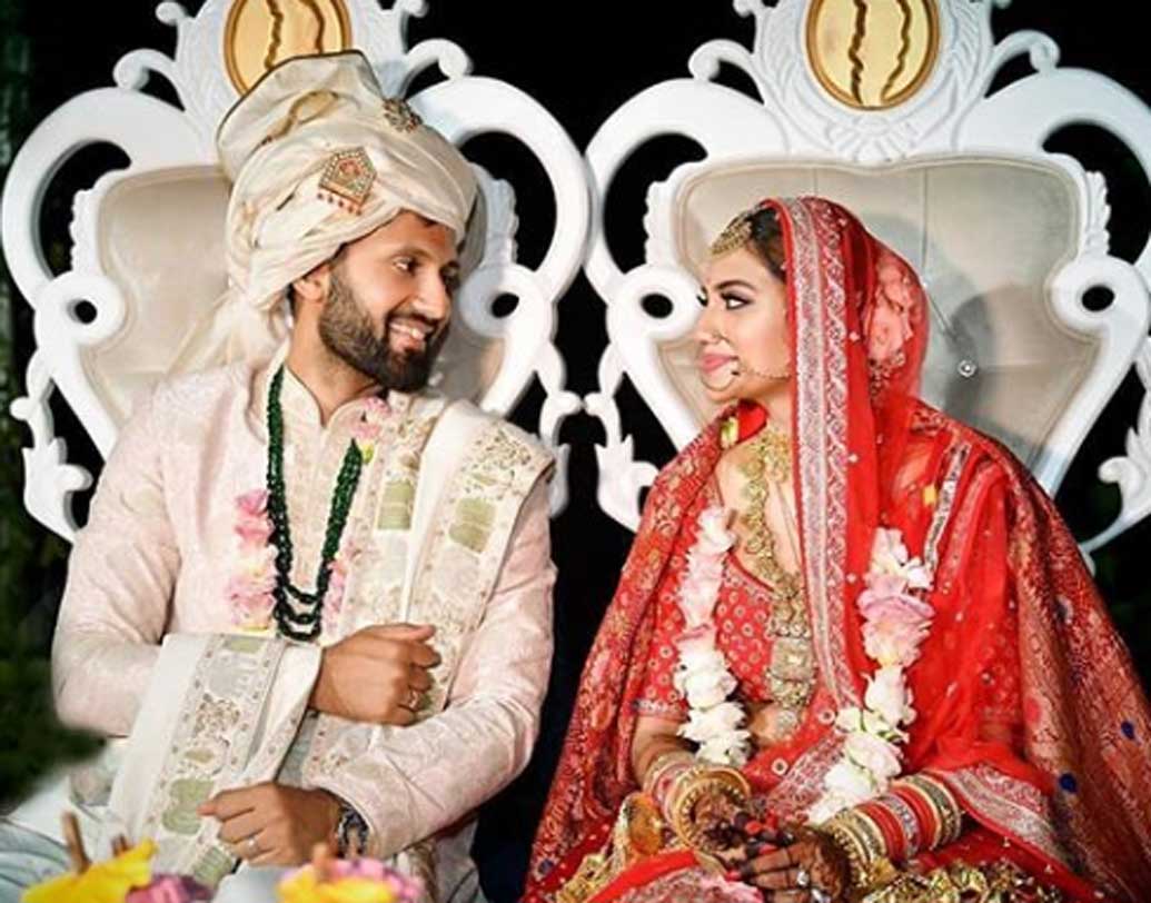 সূত্রের খবর, কলকাতার আলিপুরে নতুন একটি ফ্ল্যাটে থাকবেন নুসরত-নিখিল। তাঁদের ফ্ল্যাট সাজানোর কাজও শেষ।