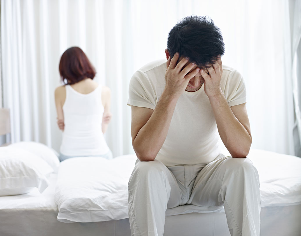 কিন্তু কী এমন বিষয়ে সতর্ক হলেই অধিকাংশ অশান্তি কমিয়ে ফেলা যায় জানেন? মনোবিদদের মতে, সম্পর্কে থাকতে এড়িয়ে চলুন বেশ কিছু কথা, যা সুন্দর সম্পর্কের মাঝেও আনতে  পারে দোষারোপ ও বিতৃষ্ণার ছায়া। ঝগড়াঝাঁটি হলেও ভাল থাকাই যায়, যদি তা সহজেই পেরিয়ে আসা সম্ভব হয়। কিন্তু কিছু কথা আছে যা এই পথকে সমস্যাসঙ্কুল করে তোলে। জানেন সে সব কী কী?