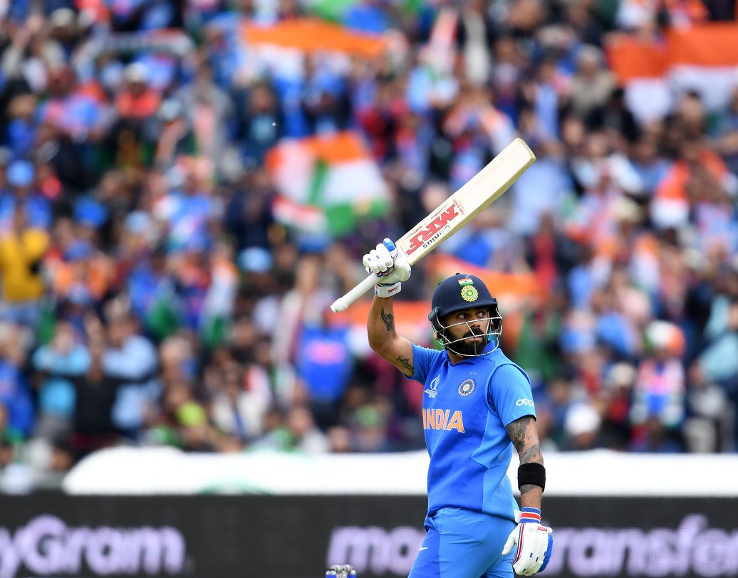 বিরাট কোহালি: ভারতের ব্যাটিং শক্তির মূল স্তম্ভ। তাঁর চোখ ধাঁধানো শট আর অনবদ্য টাইমিং দেখতে ভালবাসেন ক্রিকেটপ্রেমীরা। আগ্রাসী মনোভাব আর রানের খিদের দৌলতে এই রান মেশিন চলতি বিশ্বকাপে ভয়ঙ্কর হয়ে উঠতে পারেন। ছবি: এফপি ।