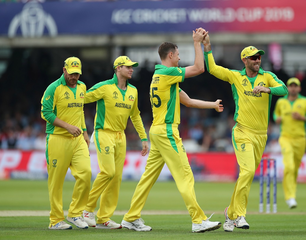 অস্ট্রেলিয়া- টুর্নামেন্টের প্রথম দল হিসাবে শেষ চারে পৌঁছনো অজিদের গ্রাউন্ড ফিল্ডিংও কিন্তু আহামরি কিছু হয়নি। ৪টি মূল্যবান কাচের সুযোগ হাতছাড়া করেছে স্টিভ স্মিথের অস্ট্রেলিয়া। ছবি:রয়টার্স।